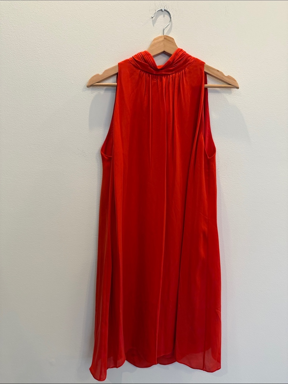 NWT Alice + Olivia Sleek Sleeveless Red High-Neck Dress - Picture 4 of 10
